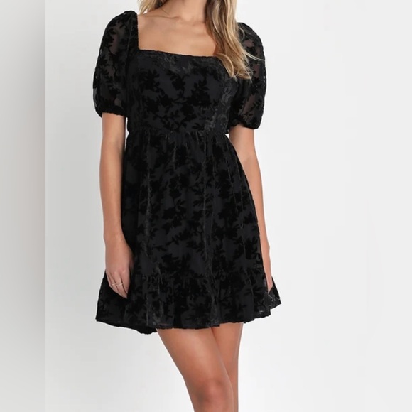NWT Lulu's For a Moment Black Lace Cutout Mini Skater Dress Lined Size Medium - Picture 1 of 2